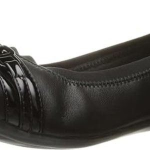 Women's Clarks Black Kinzie Light Flat 7 1/2 M NEW